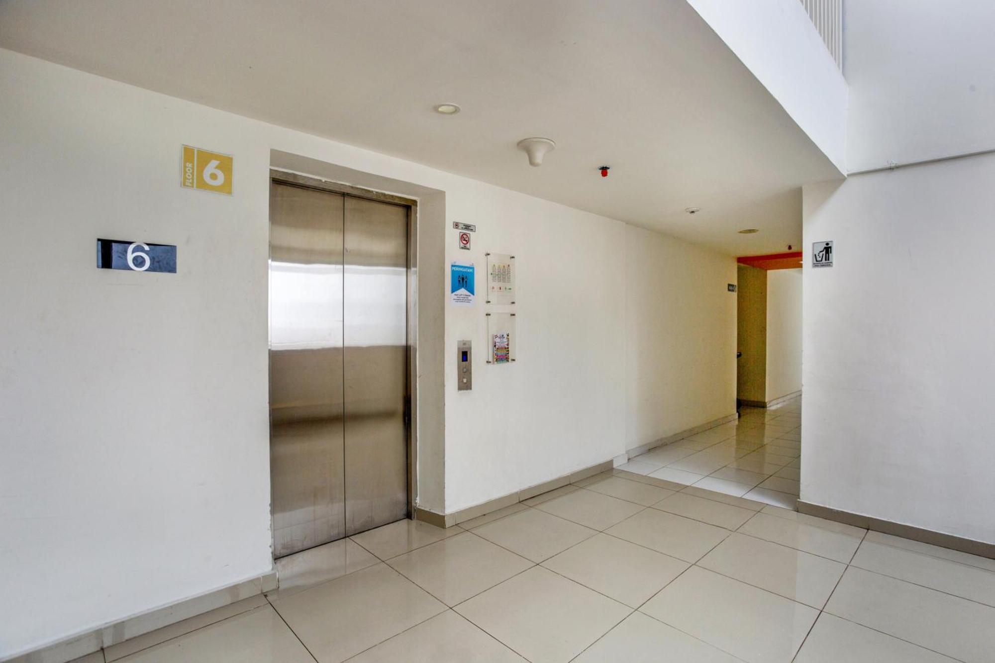 OYO 3247 Afira Rooms Aeropolis Tangerang Exterior foto